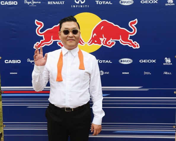 PSY cũng là một fan hâm mộ của các chặng đua F1.